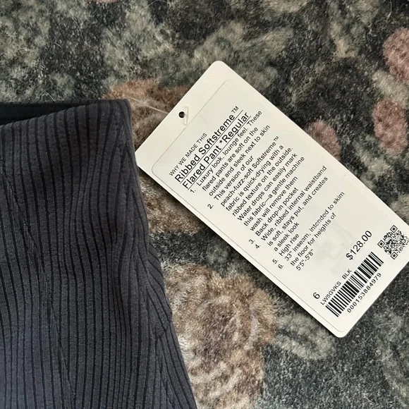 Lululemon Ribbed Softstreme Flared Pant, Regular, Black, Size 6 - Picture 3 of 4